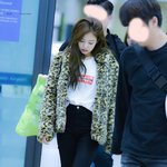 제니 호피입고 <b>색조</b> 화장 거의 없는 상태(+사진)