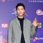 올만에 보는데 송중기 옷 왜이래