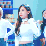 트와이스 신곡 티저에서 <b>나연이</b> 있잖아ㅎㄷㄷ