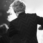 [백현] <b>머리숱</b> 많고 등이 넓은 그런 남자야 !
