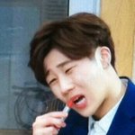 립스틱 <b>완판</b>시킨 아이돌