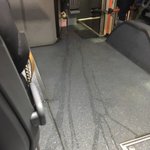 [개깊은빡침] 퇴근길 버스 바닥에 <b>유자차</b> '부어'놓고 튀어버린 여자분