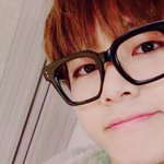 방탄소년단 뷔는 안경을 쓰면 안됌