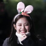 블핑 제니 팬들한테 애교폭탄 <b>날림</b>