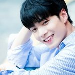 우리 학교<b>과학</b><b>쌤</b> 뉴이스트 김종현닮음