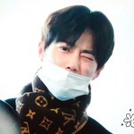 [EXO] 근데 진짜 나 저 <b>머플러</b> 그냥 다른곳에서 보고 뭐야저게이랬는데