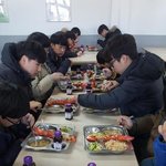 10대들 급식 꼬라지봐라 말세네 말세