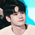 옹성우 딸기우유 니트 입은거ㅜ