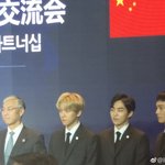 [백현] 대통령님 <b>말씀</b> 열심히 듣는 중'ㅅ'
