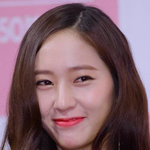 <b>남심</b> 저격하는 크리스탈 미모