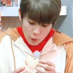 [박우진] 저 <b>큰손</b>으로 붕어빵 뽀짝뽀짝 먹는고봐라