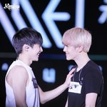 [EXO] 겁나 <b>행</b><b>벅</b>해지는 사진이다...