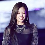 아랫입술 튀어나온 애들 없냐