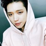 [인피니트] <b>남우현</b> 핑크색으로 아주 좋아 보인다 ㅜㅜ