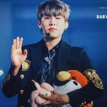 [박우진] 얼굴은 애기인데 손은........(할<b>말않</b>)