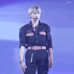 점퍼슈트입은 강다니엘 피지컬