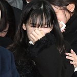 [댓글부탁해] 연<b>옌들</b> 우는사진 왜 올리지말라는거야?