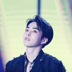 [시우민] 뭔가 <b>아련</b>한 느낌의 시우민