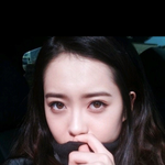얘들아 흑발에 브라운 렌즈