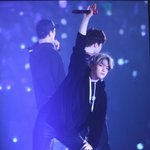 [백현] <b>열심</b> 인사해주는 백현이