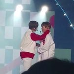 [박우진] 헣...흐지니....