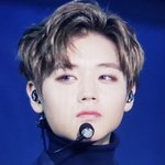[<b>박지훈</b>] 헐 보라색 렌즈 꼈네