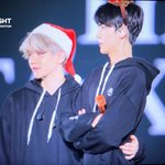 [EXO] 둘 다 넘 예쁜고 아니냐 ㅠㅠ 제발 <b>안전</b>하게 와