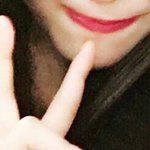 나 <b>손</b> 예뻐 <b>한</b> 번만 봐봐 진짜