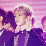 [백현] 피곤할텐데 백현이 <b>미모</b> b
