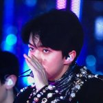 [EXO] 오늘 애들옷에 <b>보석</b>박아놨냐