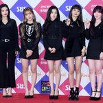 오늘 가요대전에서 검은<b>리본</b> 단 아이돌