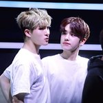 아니 다른앤 모르겠는데 쟤는 진짜 백현 <b>닮음</b>