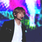 무대에서 껌 씹는 뷔 <b>gif</b>