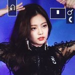 또 샤넬 아이템 장착하고 온 제니