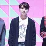 [방탄소년단] 정국 가디건이 이쁘네 <b>두툼</b>