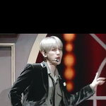 [백현] 백현이 눈빛이랑 <b>손짓</b> 최고 아닌가요