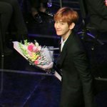 [EXO] <b>위에</b>팬들도 다챙겨줌