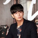[댓글부탁해] 새벽인데 조카 잘생긴 사람들 사진 없냐 아이돌 말구