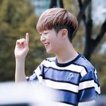 [댓글부탁해] 한 아이돌의 미친듯한 <b>갭</b>차이.gif