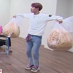 [방탄소년단] <b>호석</b>아 노래방에 기부해도 되겠어..