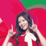 머리카락이 거슬렸던 트와이스 사나의 순발력.<b>gif</b>