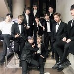 [워너원] <b>황민현</b> 어떻게 떠 있는 거?
