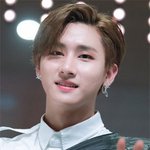 <b>범상</b>치 않은 눈매의 남아이돌