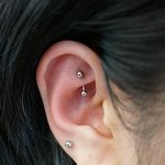 <b>반대쪽</b> 귀 어케 뚫을까..?