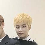 [시우민] 사진 찍을때 나오는 시우민 다리