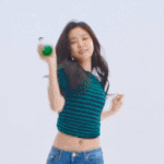 몸매는 좋은데 어색하다는 손나은 광고 <b>gif</b>