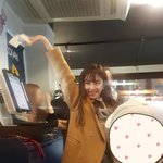 어제 팬들한테 치킨쏘고 <b>즉석</b>으로 카드 긁고간 전효성