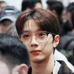 [조언부탁해] 거울<b>셀카</b>찍는애들 이상해ㅠㅠㅠ?