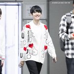 [EXO] 개인적으로 백현이 이 가디건 조카사고싶음