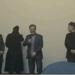 대통령님 옆에서 우는 강동원 <b>gif</b>